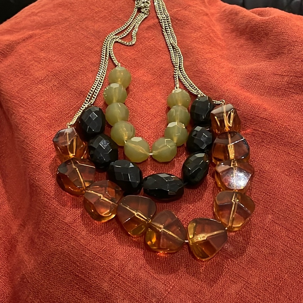 Forever 21 3 tone beaded necklace with gold chain